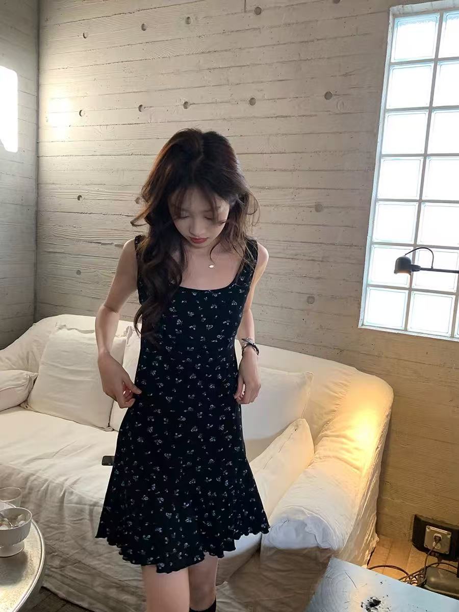 Resort-style Figure-flattering Tank Top And Little Black Dress